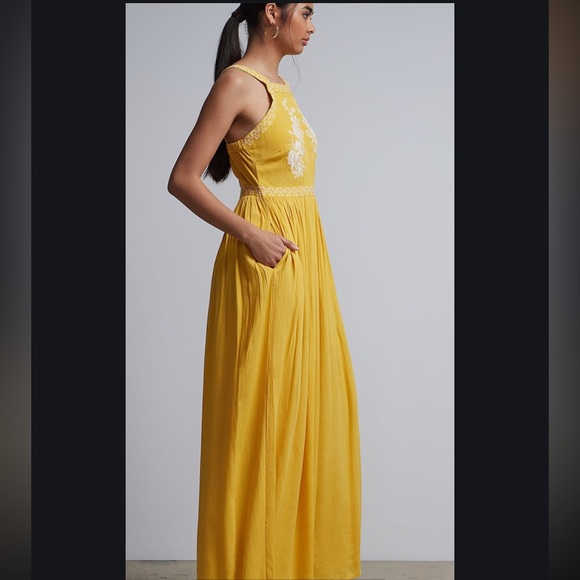NY & COMPANY GOLD DUST / YELLOW EMBROIDERED MAXI DRESS . SIZE LARGE - Picture 4 of 17